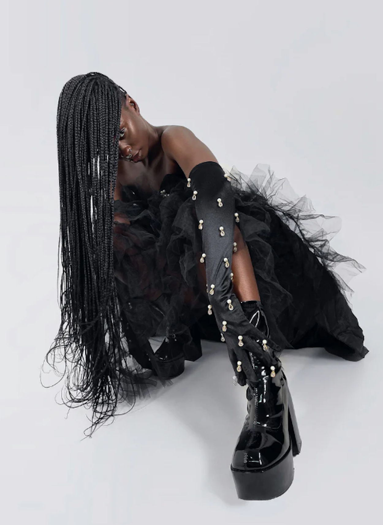 Luxury satin gloves with glass pearl beads and gold-plated crystal droplets by Fia Jacobs